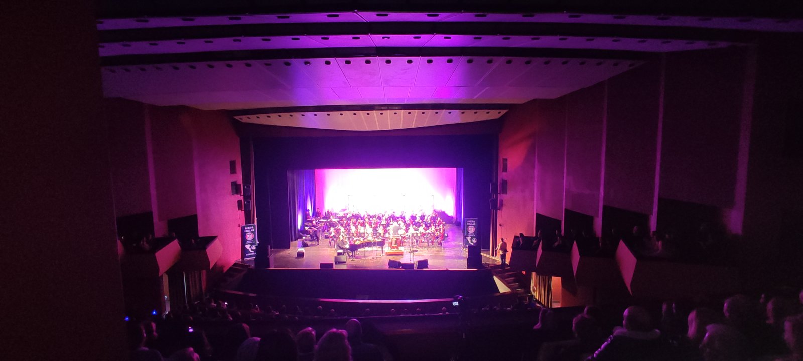Η επανάληψη της συναυλίας του Στέφανου Κορκολή με τη συμμετοχή της χορωδίας του Μουσικού Σχολείου Κέρκυρας